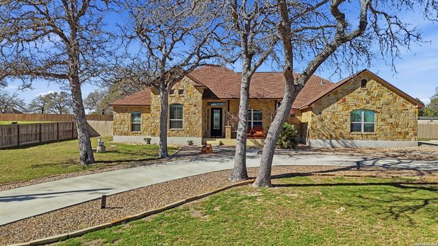 109 Bucks Ln, La Vernia, TX 78121