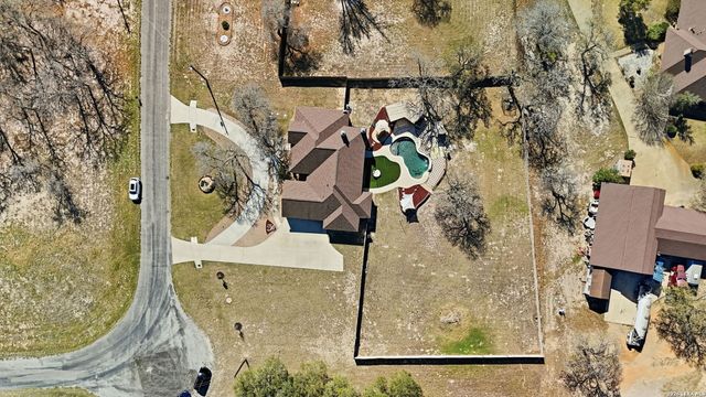 109 Bucks Ln, La Vernia, TX 78121