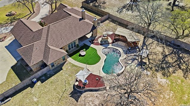 109 Bucks Ln, La Vernia, TX 78121