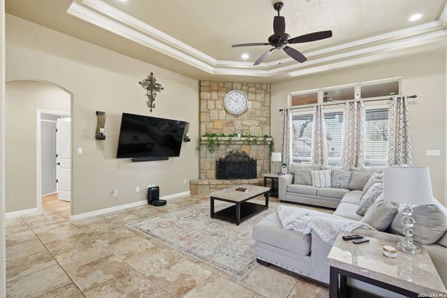 109 Bucks Ln, La Vernia, TX 78121