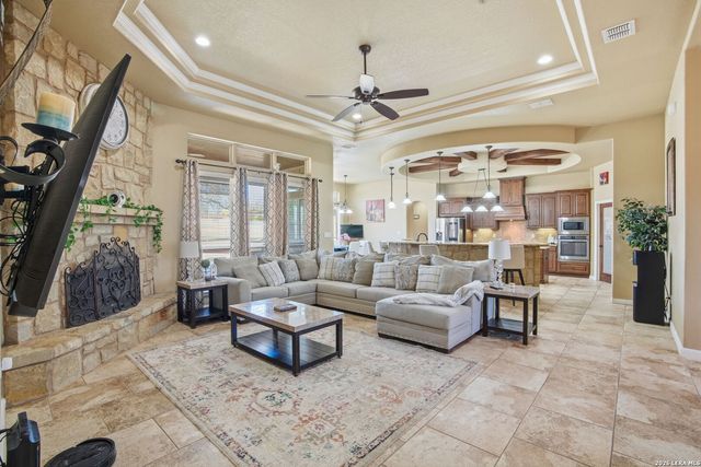 109 Bucks Ln, La Vernia, TX 78121