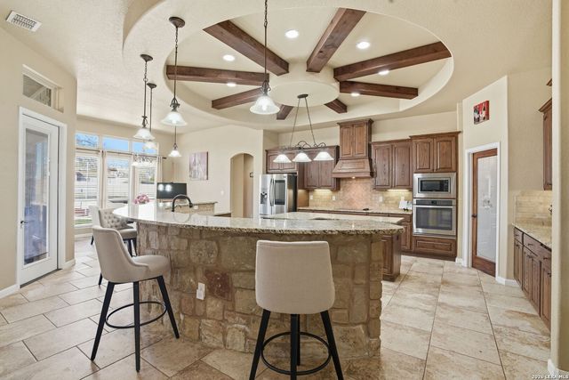 109 Bucks Ln, La Vernia, TX 78121