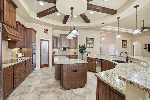 109 Bucks Ln, La Vernia, TX 78121