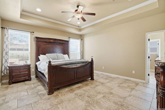 109 Bucks Ln, La Vernia, TX 78121