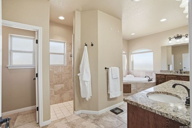 109 Bucks Ln, La Vernia, TX 78121