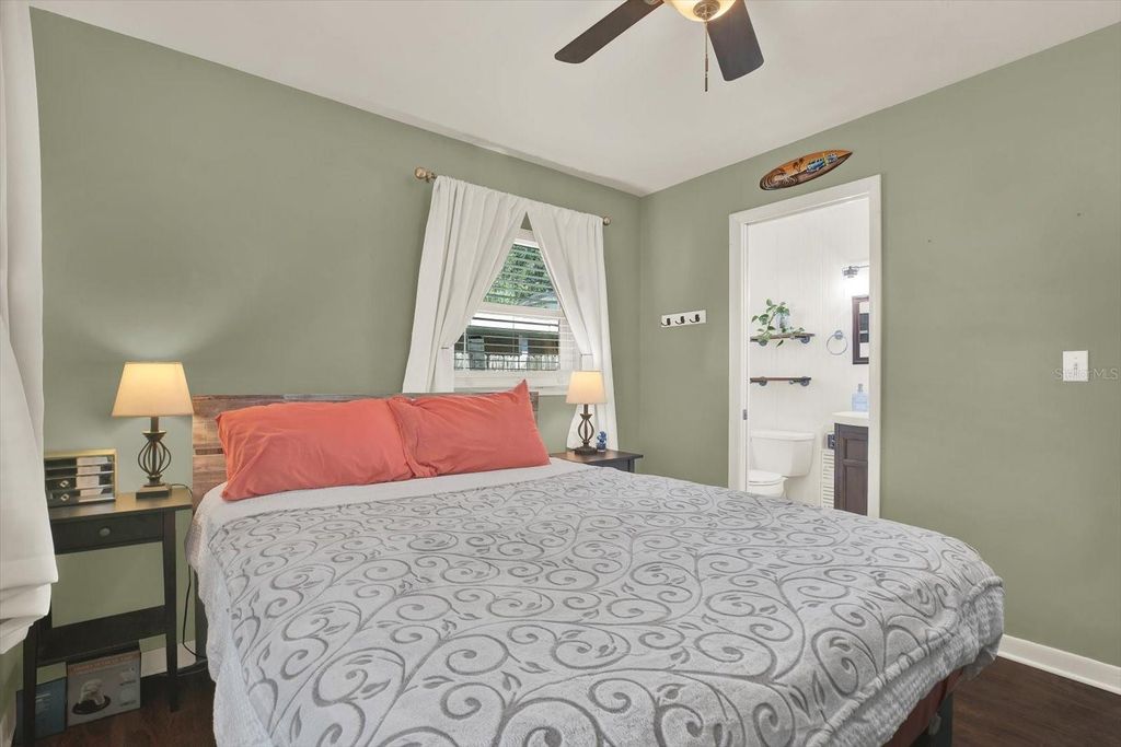 Image 12 of property listing at 2806 W WALLACE AVENUE, Tampa, FL 33611