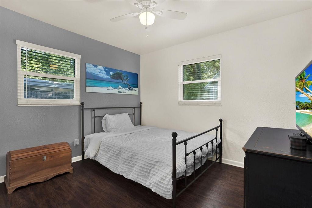 Image 14 of property listing at 2806 W WALLACE AVENUE, Tampa, FL 33611