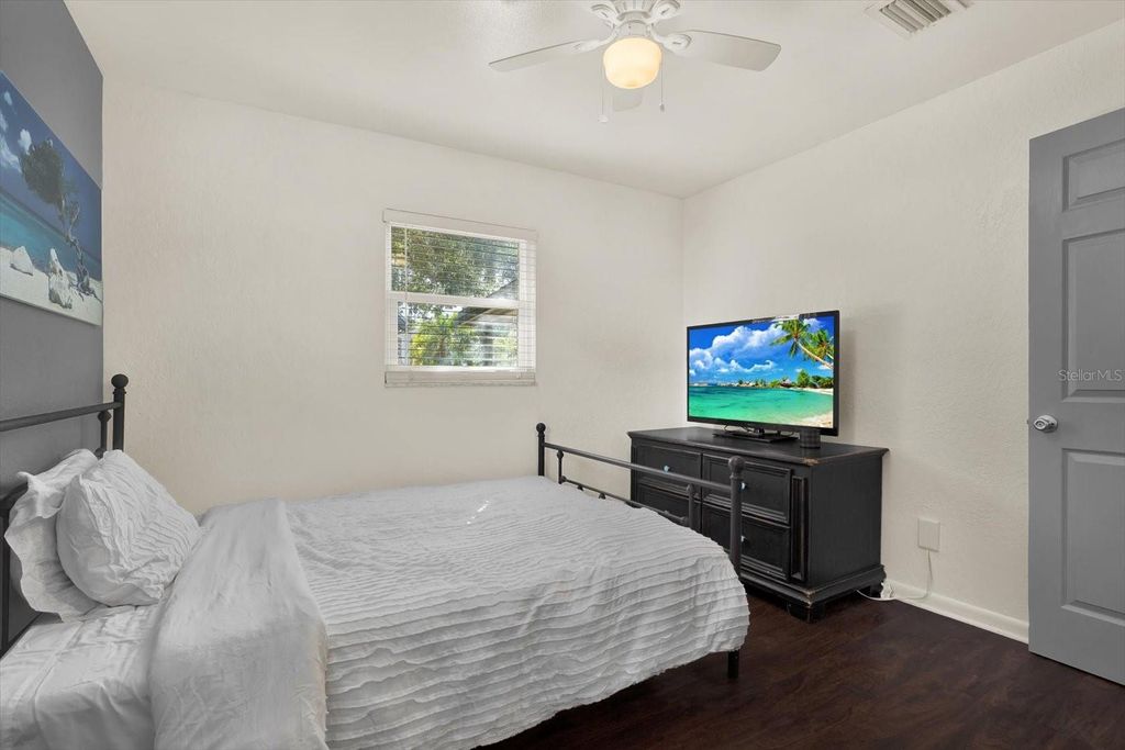 Image 15 of property listing at 2806 W WALLACE AVENUE, Tampa, FL 33611