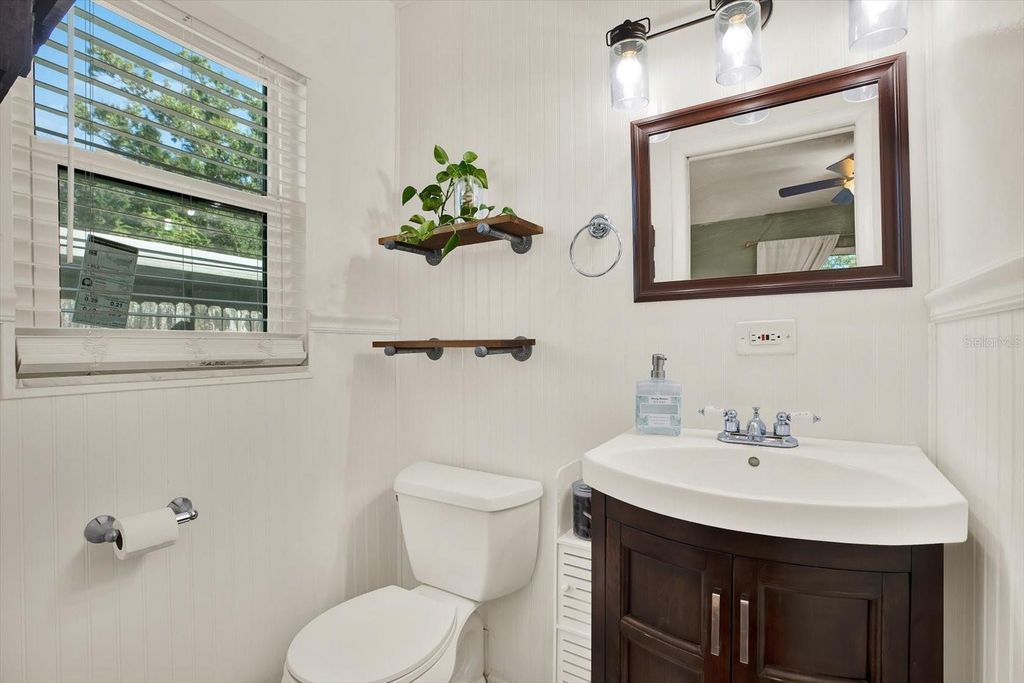 Image 16 of property listing at 2806 W WALLACE AVENUE, Tampa, FL 33611