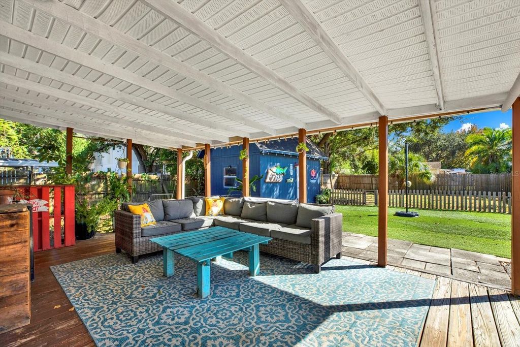 Image 17 of property listing at 2806 W WALLACE AVENUE, Tampa, FL 33611