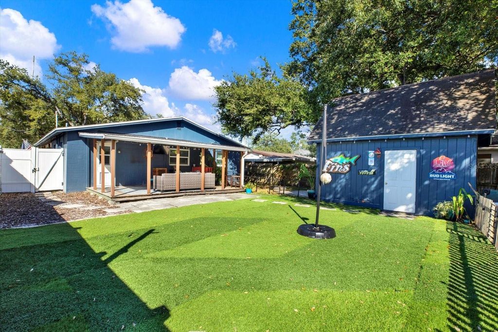 Image 18 of property listing at 2806 W WALLACE AVENUE, Tampa, FL 33611