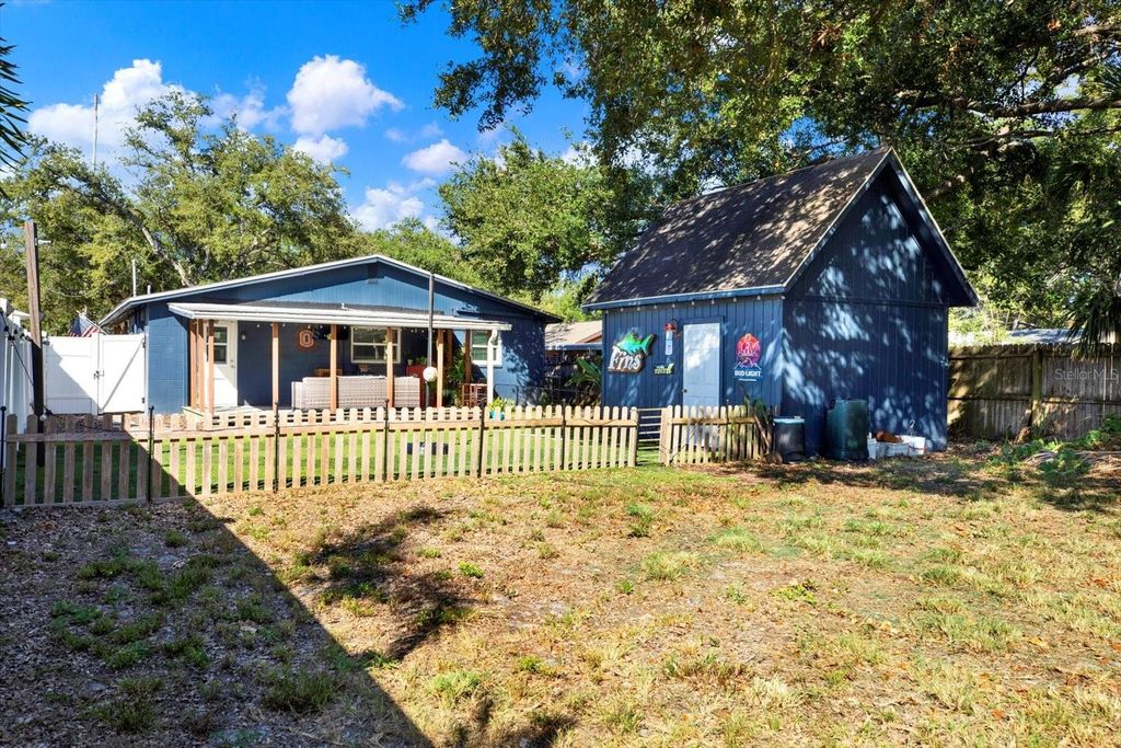 Image 19 of property listing at 2806 W WALLACE AVENUE, Tampa, FL 33611