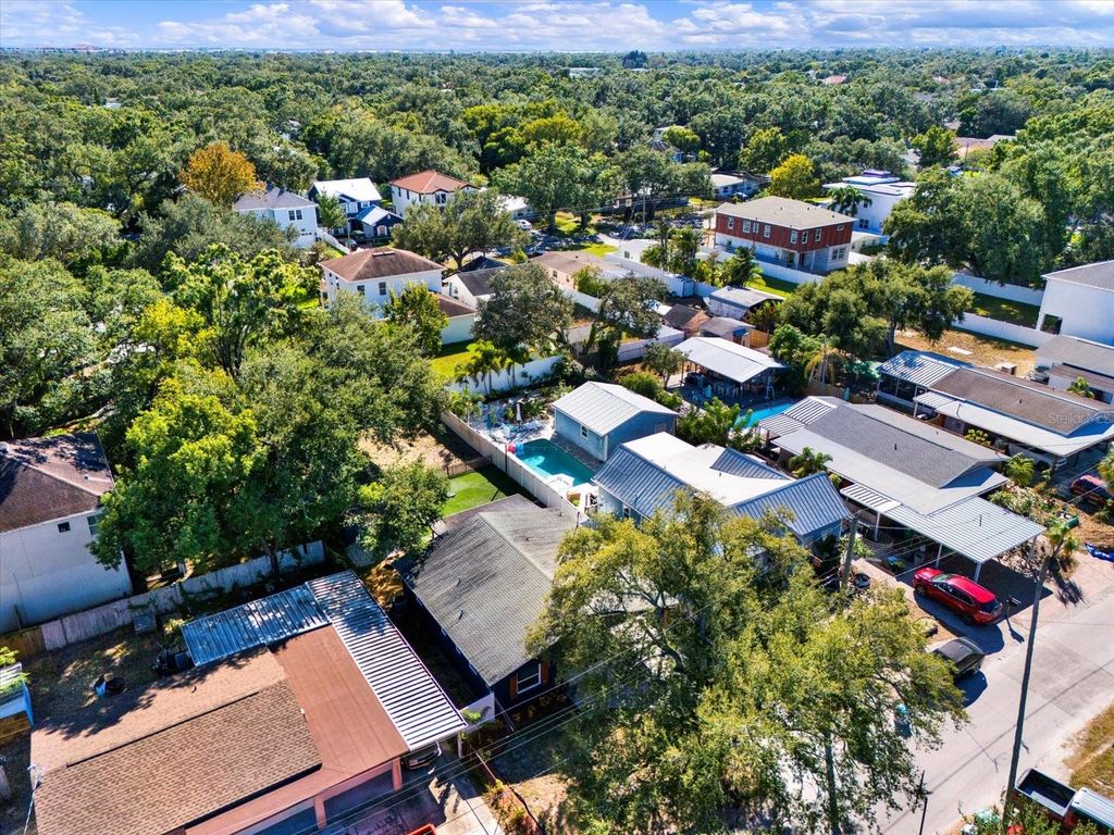 Image 20 of property listing at 2806 W WALLACE AVENUE, Tampa, FL 33611