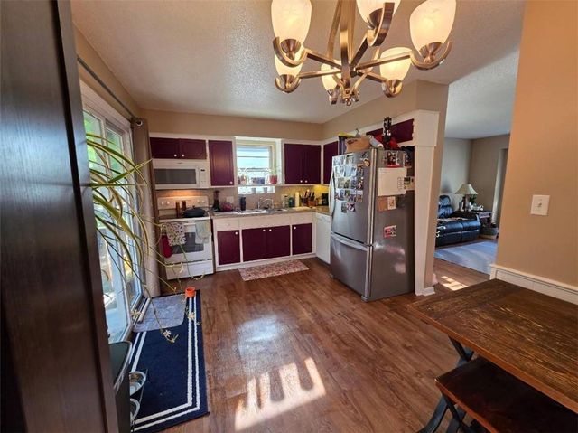 1903 E Lindenwood Circle, Olathe, KS 66062