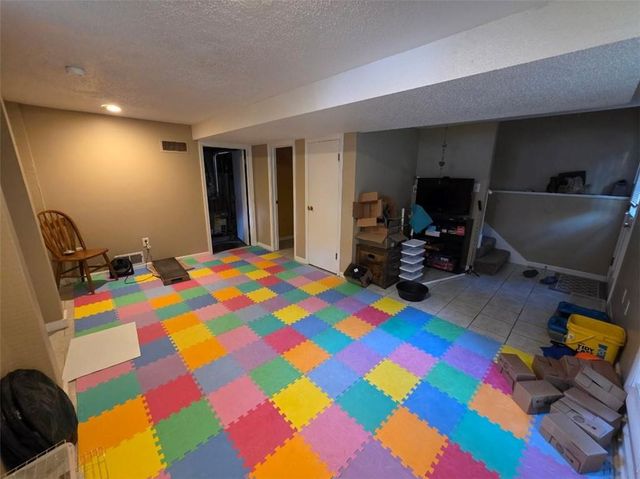 1903 E Lindenwood Circle, Olathe, KS 66062
