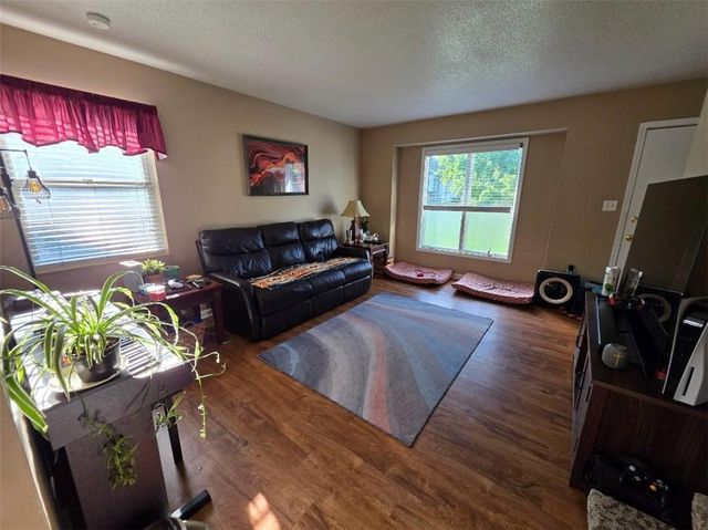 1903 E Lindenwood Circle, Olathe, KS 66062