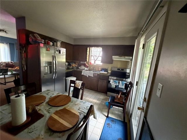 1903 E Lindenwood Circle, Olathe, KS 66062