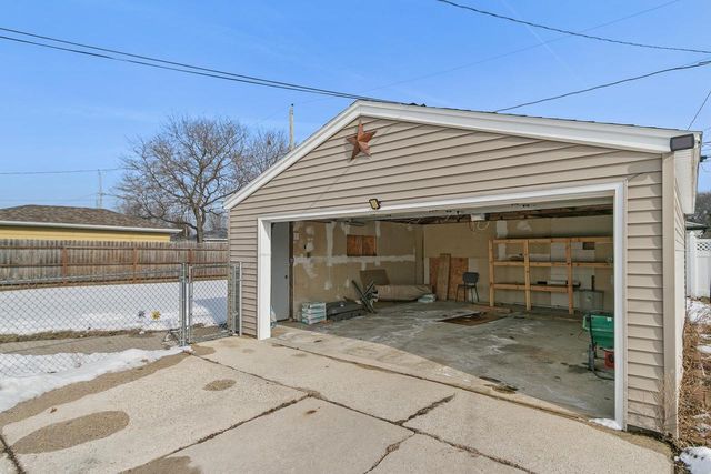 6178 S Cory Avenue, Cudahy, WI 53110