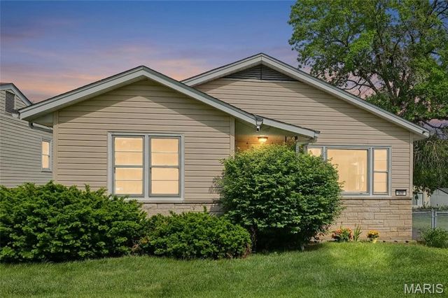 630 Bell Avenue, Webster Groves, MO 63119