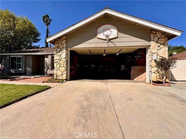 2442 Antelope, Corona, CA 92882