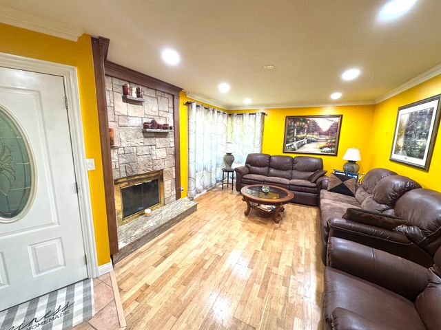 26575 N Fairfield Road, Wauconda, IL 60084