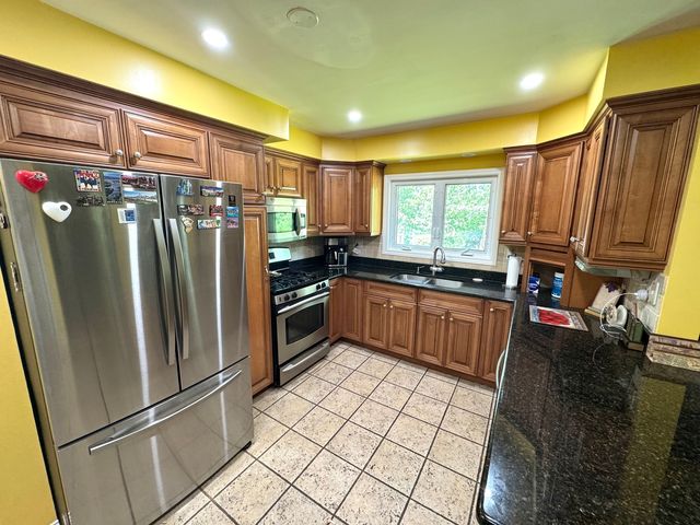 26575 N Fairfield Road, Wauconda, IL 60084