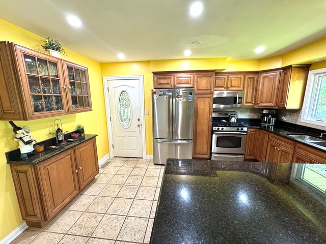 26575 N Fairfield Road, Wauconda, IL 60084
