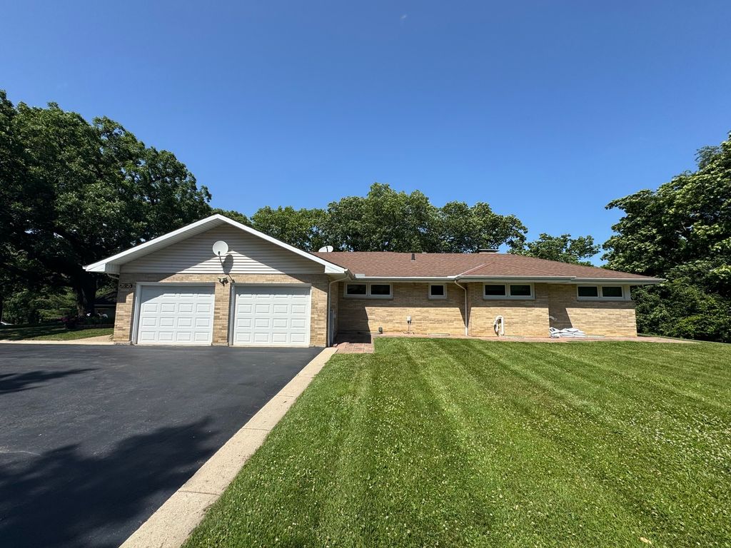 26575 N Fairfield Road, Wauconda, IL 60084