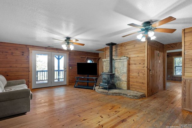 730 Gallagher Dr, Canyon Lake, TX 78133