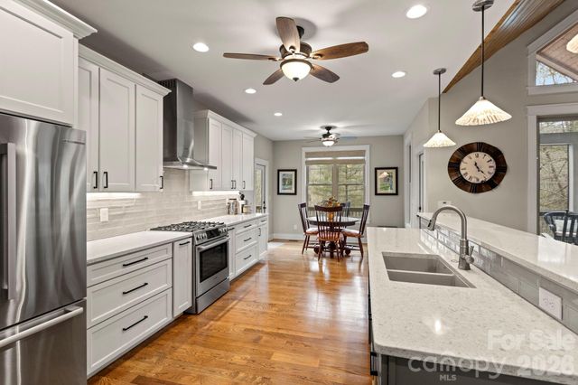 719 Overlook Drive, Flat Rock, NC 28731