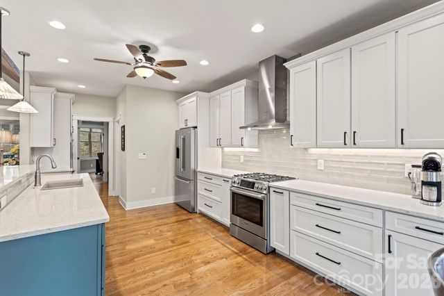 719 Overlook Drive, Flat Rock, NC 28731