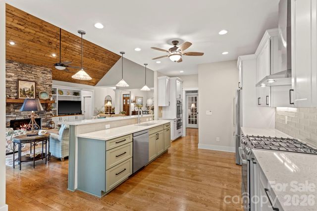 719 Overlook Drive, Flat Rock, NC 28731