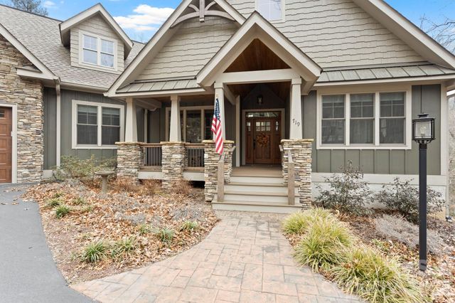 719 Overlook Drive, Flat Rock, NC 28731