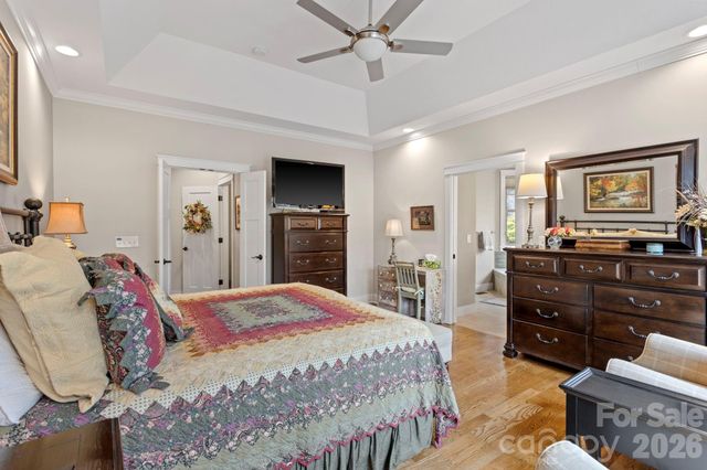 719 Overlook Drive, Flat Rock, NC 28731