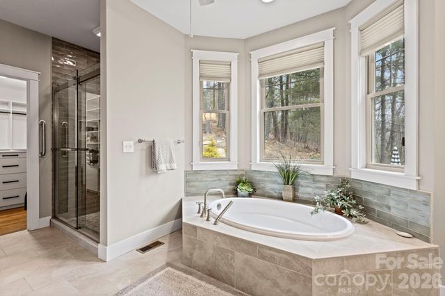 719 Overlook Drive, Flat Rock, NC 28731