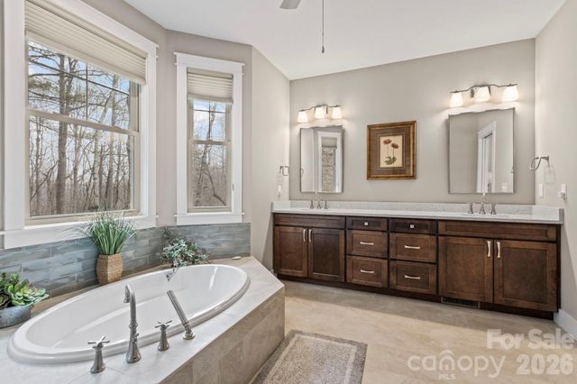 719 Overlook Drive, Flat Rock, NC 28731