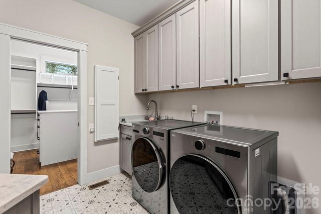 719 Overlook Drive, Flat Rock, NC 28731