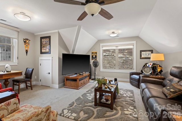 719 Overlook Drive, Flat Rock, NC 28731