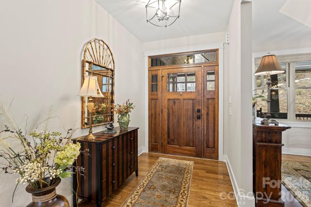 719 Overlook Drive, Flat Rock, NC 28731