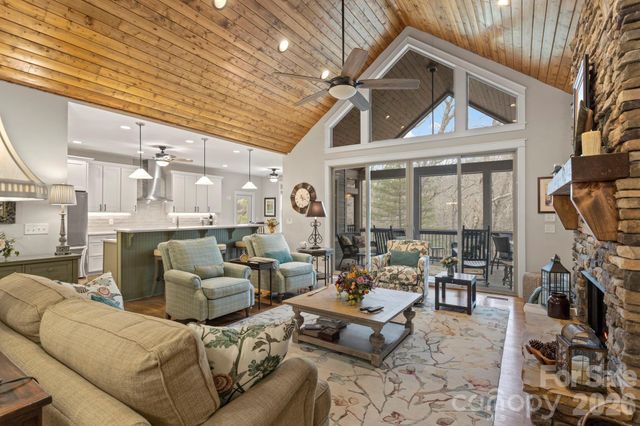 719 Overlook Drive, Flat Rock, NC 28731