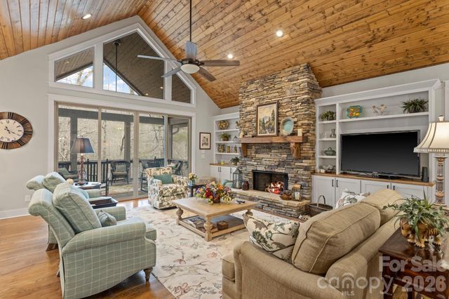 719 Overlook Drive, Flat Rock, NC 28731