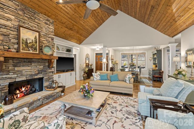 719 Overlook Drive, Flat Rock, NC 28731