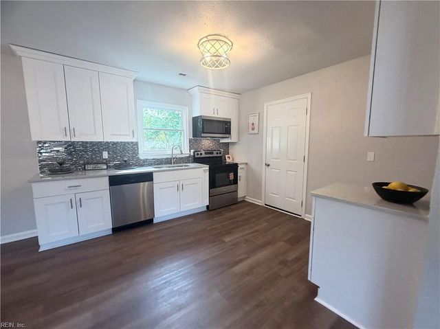 615 Gary LN, Hampton, VA 23661
