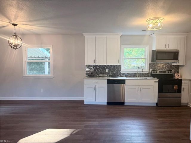 615 Gary LN, Hampton, VA 23661