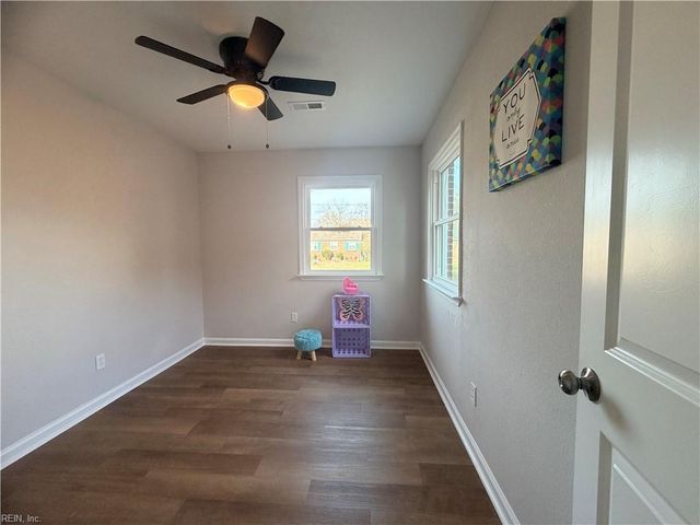 615 Gary LN, Hampton, VA 23661