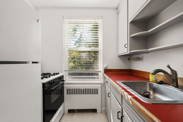 136 Beaconsfield Rd 2, Brookline, MA 02445