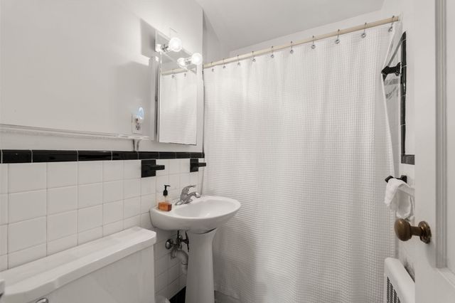 136 Beaconsfield Rd 2, Brookline, MA 02445