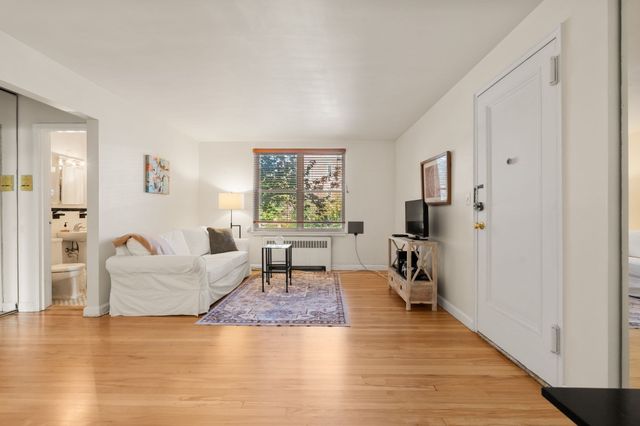 136 Beaconsfield Rd 2, Brookline, MA 02445