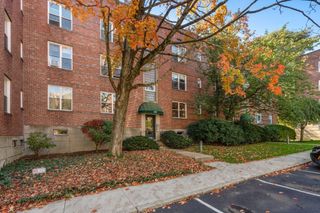 136 Beaconsfield Rd 2, Brookline, MA 02445