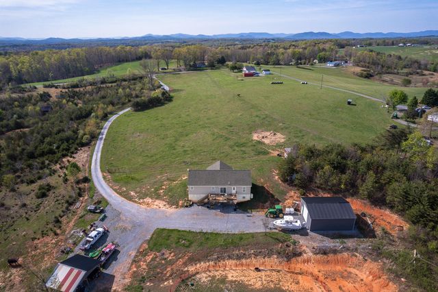 3570 Rock Cliff RD, Bedford, VA 24523